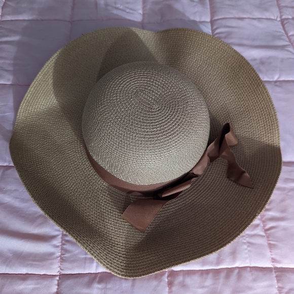 Straw Sun Hat - Picture 3 of 4